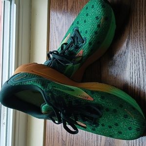 Mens Brooks St.  Patrick's release Ghost 14 size 10.5